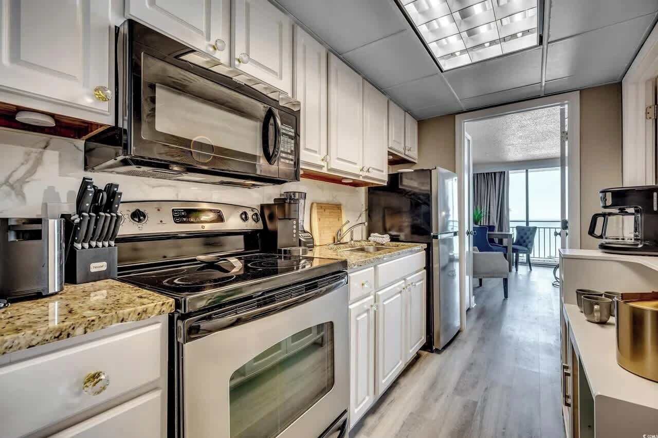 Refrigerador, microondas, horno, placa de cocina