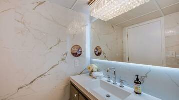 Shower, hair dryer, towels, shampoo