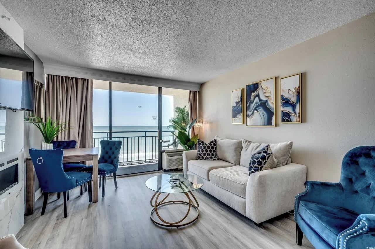 テレビ、暖炉、書斎 / ワークスペース