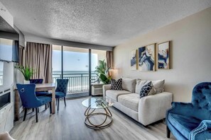 テレビ、暖炉、書斎 / ワークスペース