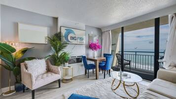 Fernseher, Kamin, Arbeitsbereiche