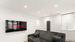 テレビ、書斎 / ワークスペース