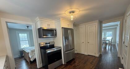 Charming updated home minutes from Uconn and ECSU