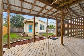 Terrace/patio - Emerald Escape - 3 Blocks to Beach (Panama City)