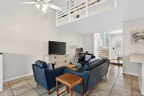 TV, computer monitors - Emerald Escape 1 - 3 Blocks to Beach (Panama City)