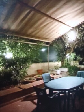 Outdoor dining - CASATERRY with garden MetroA-Battistini-Vatican-Termini Gemelli-StadioOlimpico (Roma)
