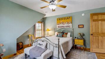 5 bedrooms, WiFi, bed sheets