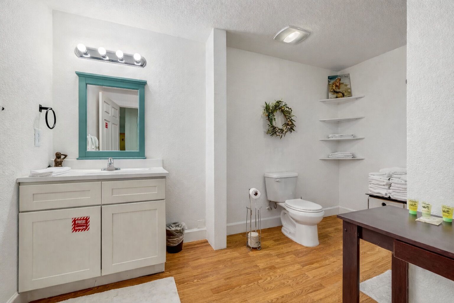 Pyyhkeet, saippua, vessapaperi