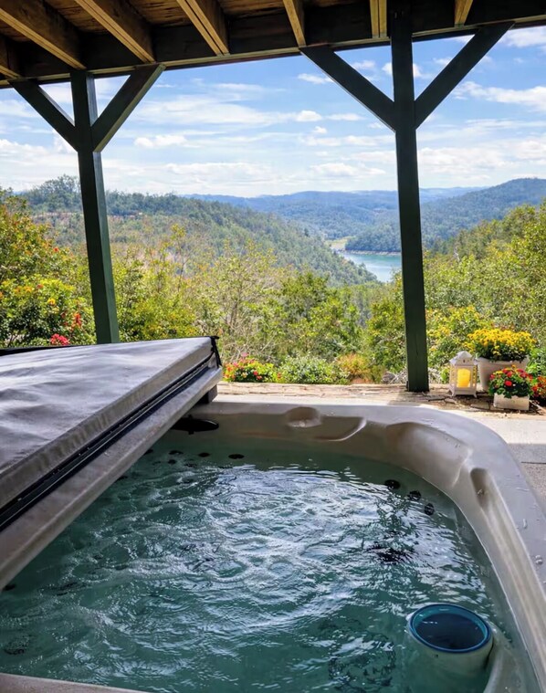 Unclassified image, 1 of 20, button - Luxury Group and Family Cabin w/ Lake Views (New Tazewell)