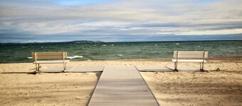 Mainstay in Elk Rapids, splendid views and comfort