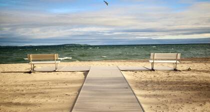 Mainstay in Elk Rapids, splendid views and comfort