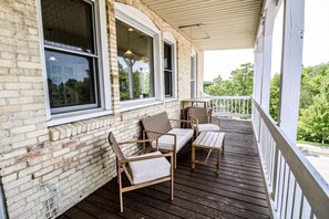 Terrace/patio - Mainstay in Elk Rapids, splendid views and comfort (Elk Rapids)