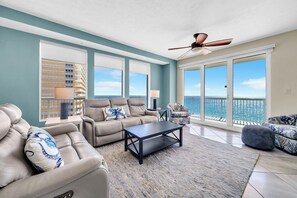 TV - 🏖️Gulf Front - 2 Beachfront Pools - Great for Families - Seychelles 701🏖️ (Panama City)