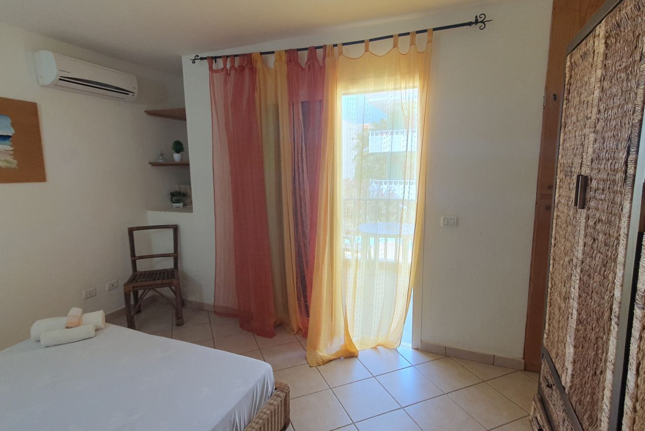 1 quarto, ferros/tábuas de passar roupa