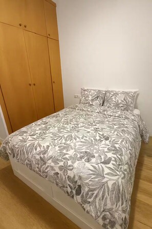 2 bedrooms, iron/ironing board, WiFi, bed sheets - Beautiful Apartament in Barcelona (Barcelona)