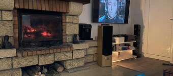 Entire apartment in lakefront house two bedrooms living room kitchens bathtub