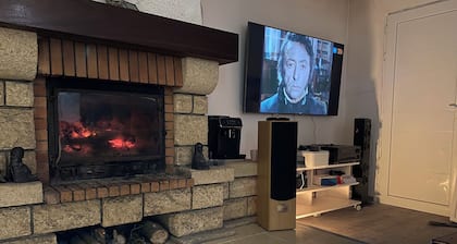 Entire apartment in lakefront house two bedrooms living room kitchens bathtub