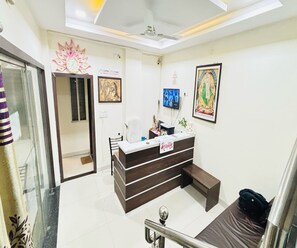 House | Reception - Townhouse Ganpati Mandir Khajrana (Indore)