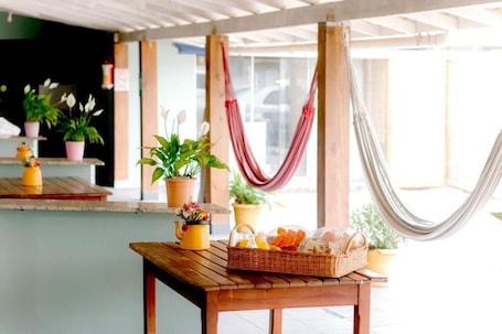 Outdoor dining. Mares e Flores - Bombinhas