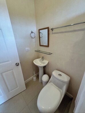 Towels, soap, toilet paper - Strategic point. Close to the best and most beautiful beaches of Guanacaste (Provincia de Guanacaste)