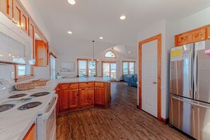 Fridge, microwave, oven, stovetop - JL145 - OUR BEACH LIFE - Private Pool - Close to the Beach - Outdoor (Kitty Hawk)