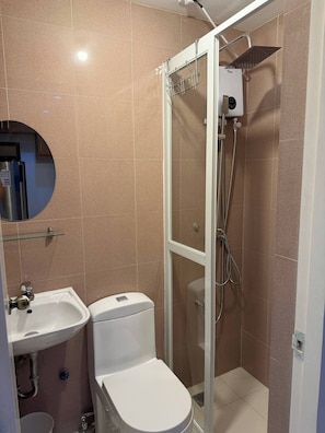 Bathroom - The Luxe Forbeswood BGC (Taguig)