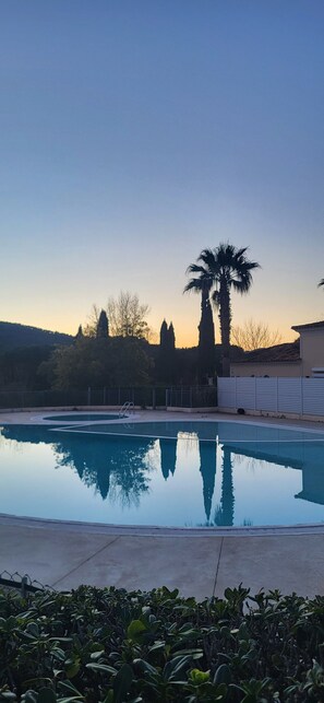 Unclassified image, 3 of 26, button