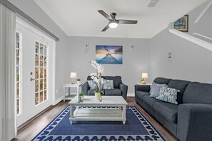 TV - Lucaya Retreat 4 Bedroom Town home (Kissimmee)