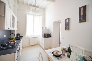Kühlschrank, Mikrowelle, Geschirrspüler