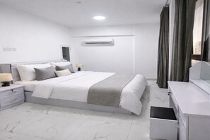 2 chambres, fer et planche à repasser, draps fournis