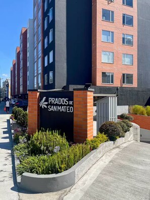 Exterior - Comfortable apartment for 8 people, North of Quito, close to Solca and US embassy. (Quito)