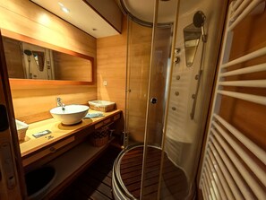 Bathroom - Canet-en-Roussillon T2 Beachfront with Parking - Perfect for 4 (Canet-en-Roussillon)