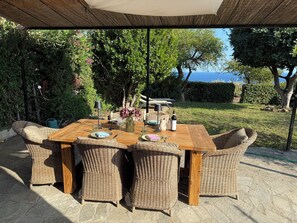 Outdoor dining - Panoramic sea views - Stylish end terraced house with private garden-1km to the sea (San Lorenzo al Mare)