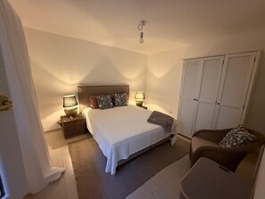 2 bedrooms, free WiFi, bed sheets - Panoramic sea views - Stylish end terraced house with private garden-1km to the sea (San Lorenzo al Mare)