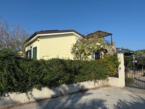 Exterior - Panoramic sea views - Stylish end terraced house with private garden-1km to the sea (San Lorenzo al Mare)