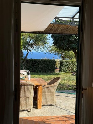 Dining - Panoramic sea views - Stylish end terraced house with private garden-1km to the sea (San Lorenzo al Mare)