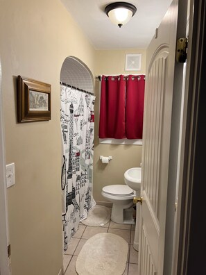 Unclassified image, 4 of 21, button - 3BR/1.5BA Blue Bungalow: Close to Louisville & Downtown NA (New Albany)