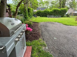 Unclassified image, 2 of 21, button - 3BR/1.5BA Blue Bungalow: Close to Louisville & Downtown NA (New Albany)