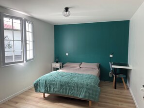 3 chambres, fer et planche à repasser, accès Internet, draps fournis