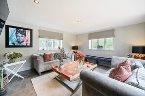 TV - Luxury Countryside Retreat with Pool | Surrey Hills Escape - Pass the Keys (Leatherhead)