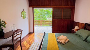1 bedroom, desk, free WiFi, bed sheets - Caju Suite Retreat on Fritz Mountain (Teresópolis)