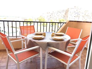 Outdoor dining - Spacious apartment in Roses - Quiet area for 5 (Roses)