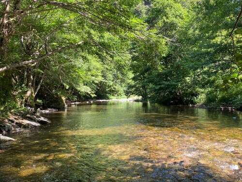 Chalet Confortable 2 Chambres avec Terrasse à Vébron