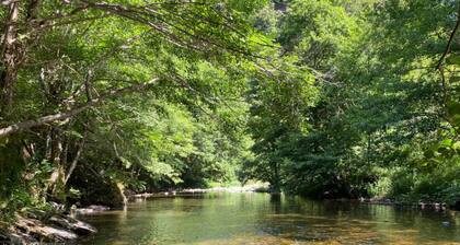 Chalet Confortable 2 Chambres avec Terrasse à Vébron