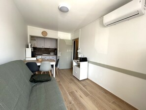 TV - Air-Conditioned Apartment for 4, 50m from Beach (Argelès-sur-Mer)