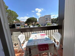 Outdoor dining - Air-Conditioned Apartment for 4, 50m from Beach (Argelès-sur-Mer)