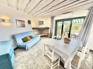 TV - Comfortable apartment 140m from the beach with air conditioning and terrace (Roses)