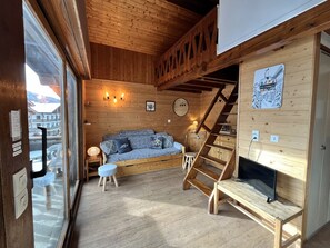 TV - Cozy Studio with Loft in Les Gets (Les Gets)