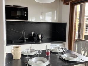 Fridge, microwave, dishwasher - Cozy Studio with Loft in Les Gets (Les Gets)