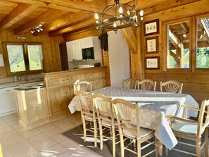 Dining - Family Chalet Les Gets - 5 beds, 4 baths, WIFI, Pets allowed, Parking (Les Gets)